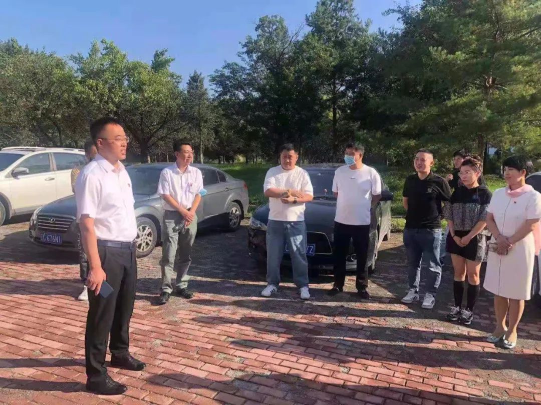 巩固脱贫攻坚成果，，，，，，，助力乡村振兴——ca888亚洲城官网集团向岫岩县黄花甸镇关门山村送驻村干部工作(图3)